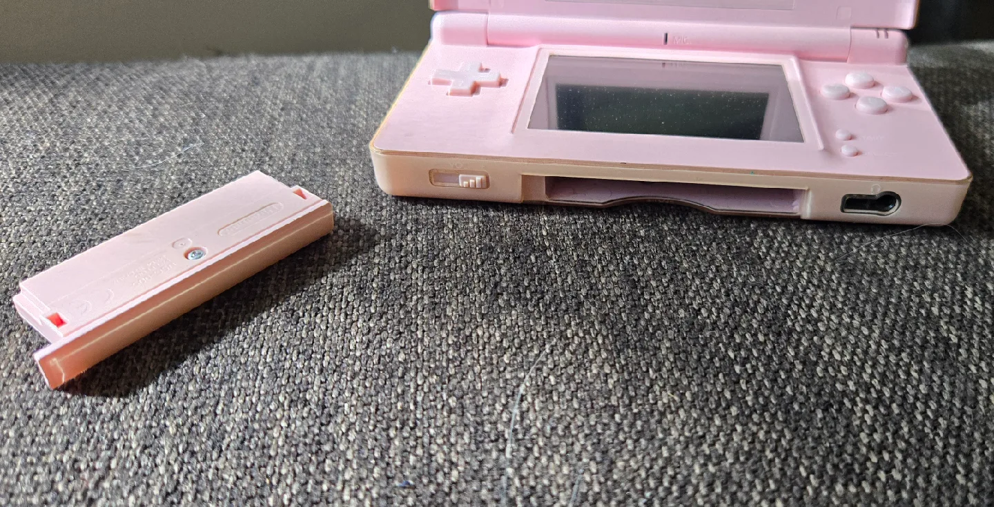 Nintendo DS Lite Pink + Animal Crossing Game image indicator(7)