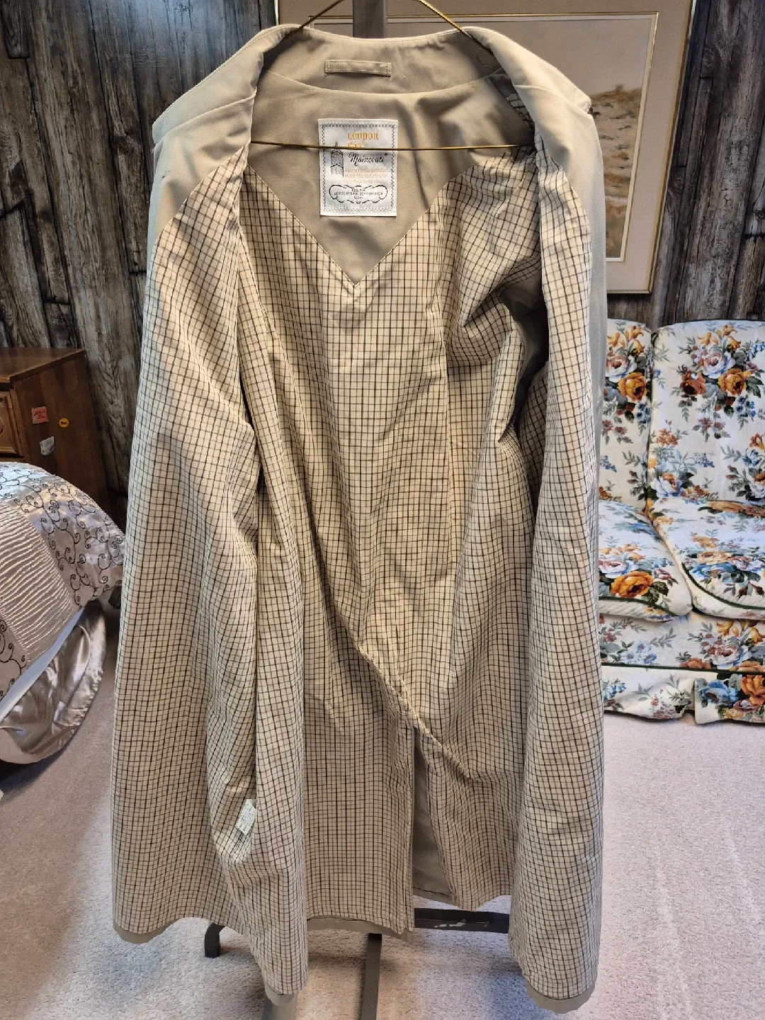 London Fog Trench Coat - Size 42 image indicator(2)