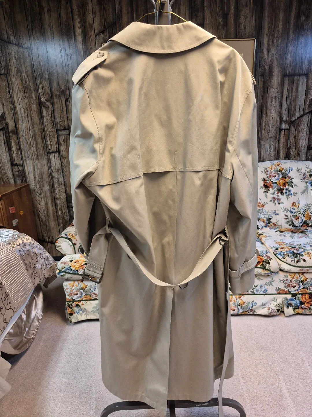 London Fog Trench Coat - Size 42 image indicator(3)