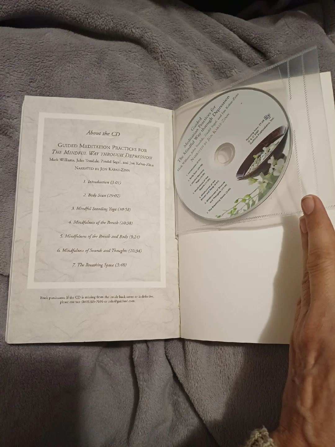 Book: The Mindful Way through Depression, includes a CD image indicator(7)