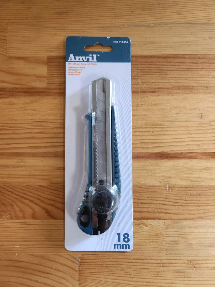 Anvil Wheel Lock Snap-off Knife & 8-inch Scissors image indicator(2)