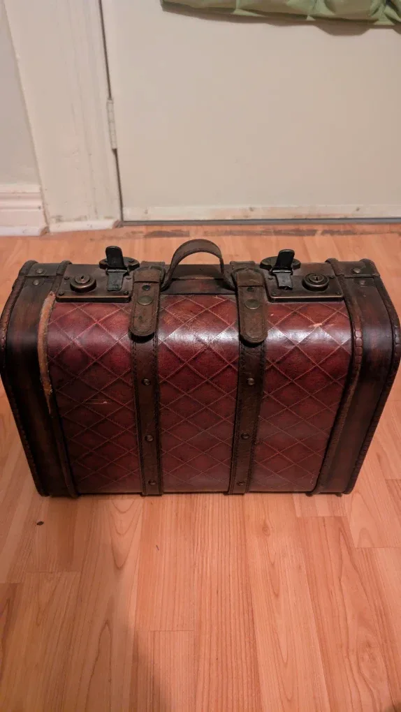 Decorative Wooden Trunk Set image indicator(2)