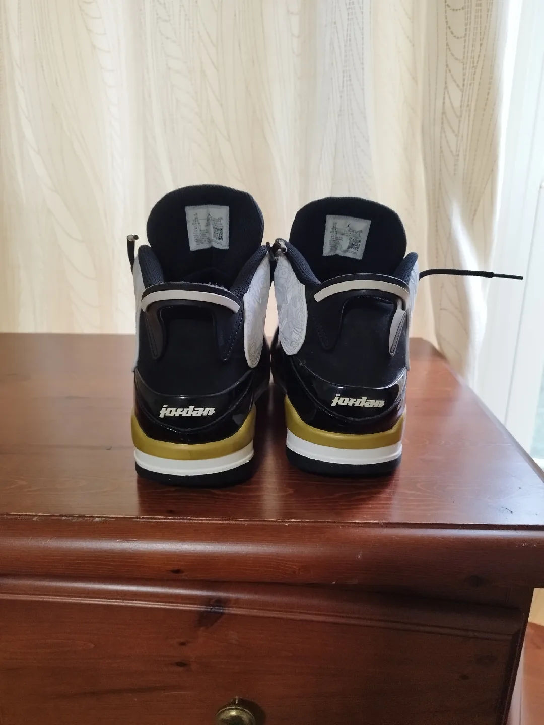 Jordan Flight 45( dub ) High Black/Gold Shoes image indicator(3)