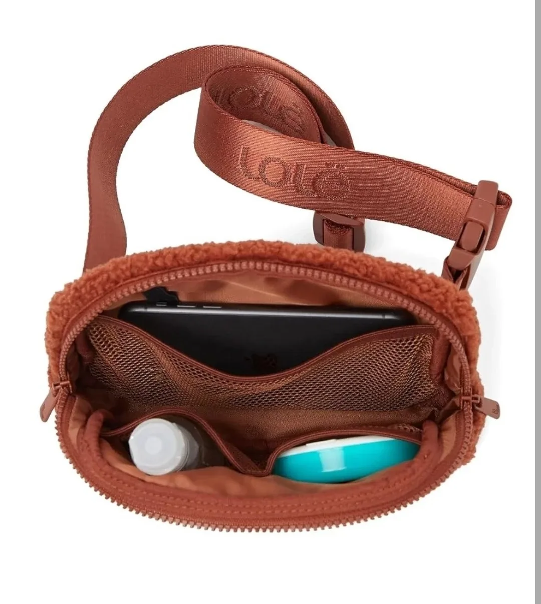 NEW Lolë Convertible Fleece Belt & Cross Body Unisex Bag image indicator(3)