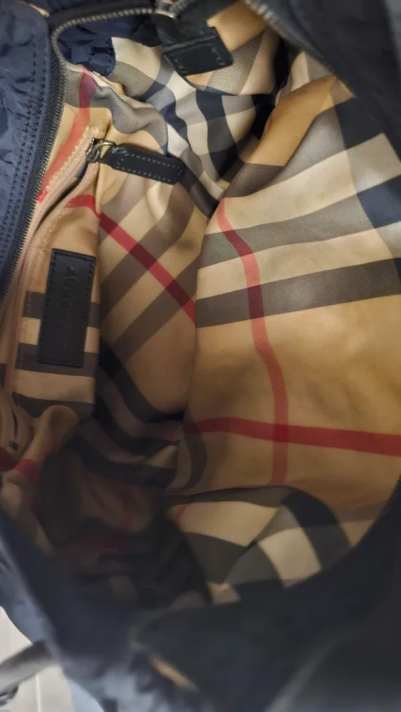 Burberry Bag image indicator(2)
