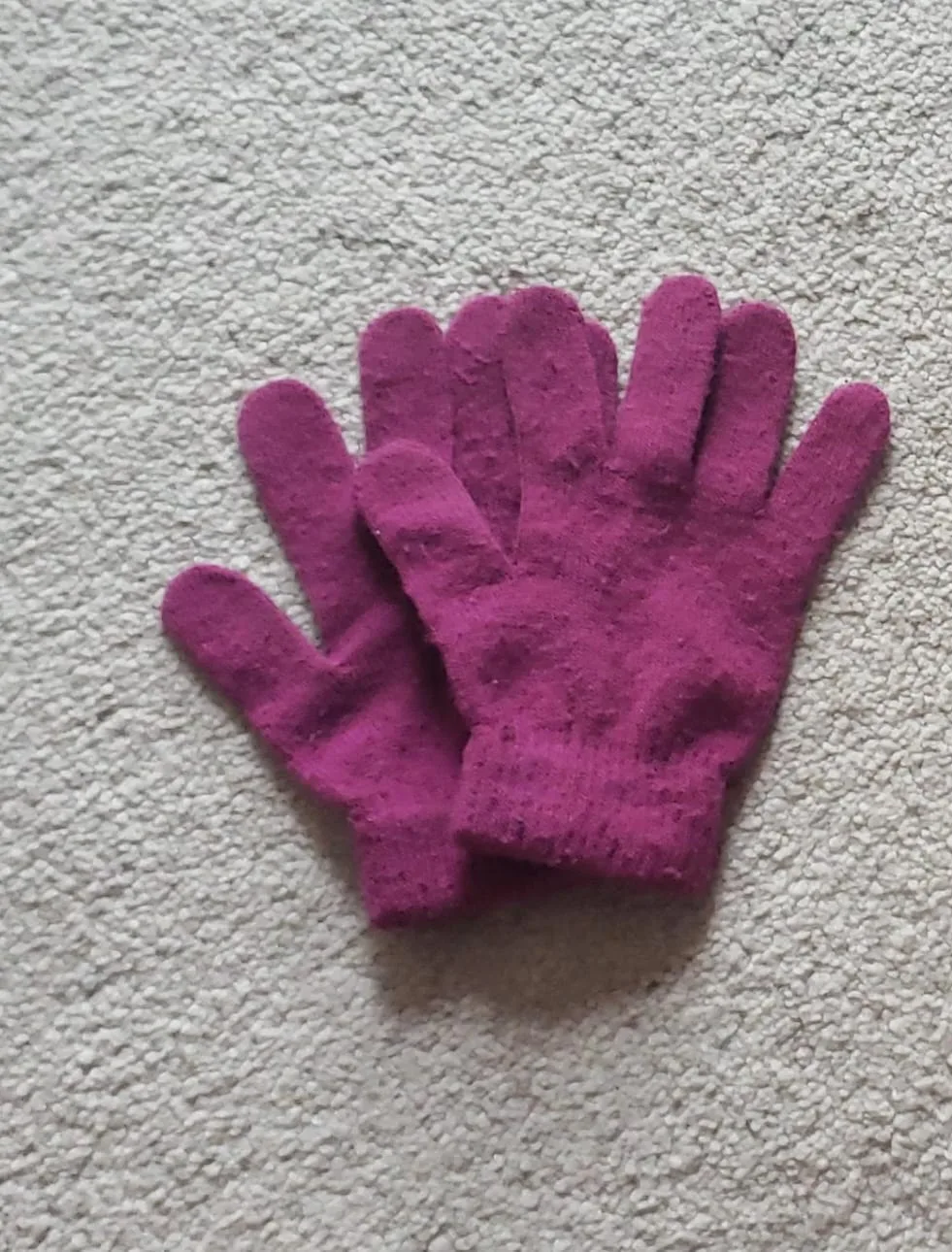 Purple Knit Gloves thumbnail