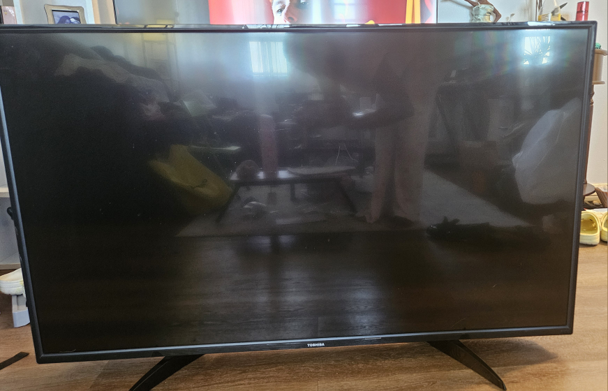 Toshiba Smart TV 49 inches