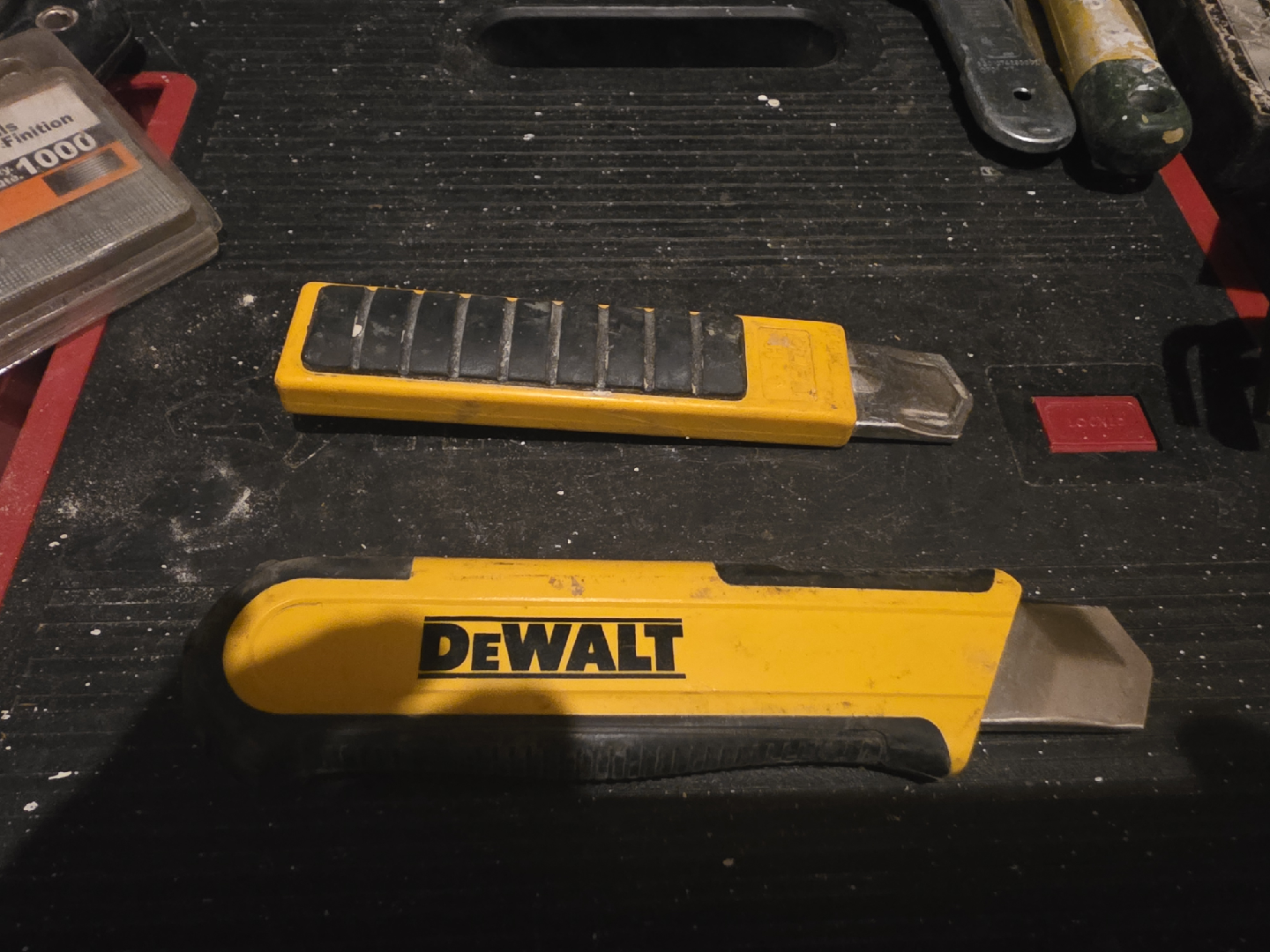 Used Dewalt & Carbide Edge Utility Knives - photo 3