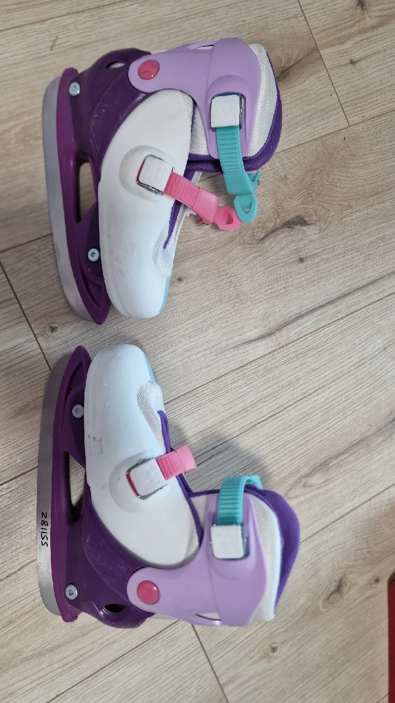 Disney Frozen Ice Skates - Size Y12 to 2 with helmet image indicator(2)