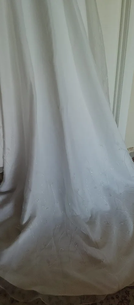 White Wedding Dress image indicator(8)