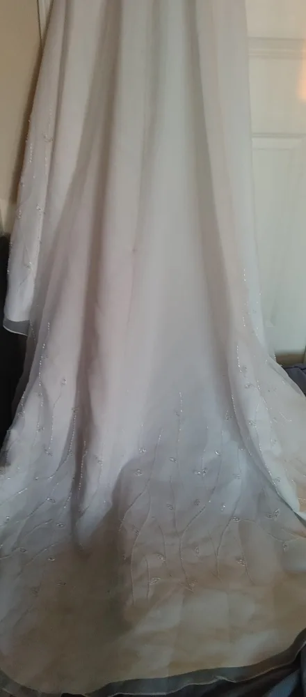 White Wedding Dress image indicator(10)