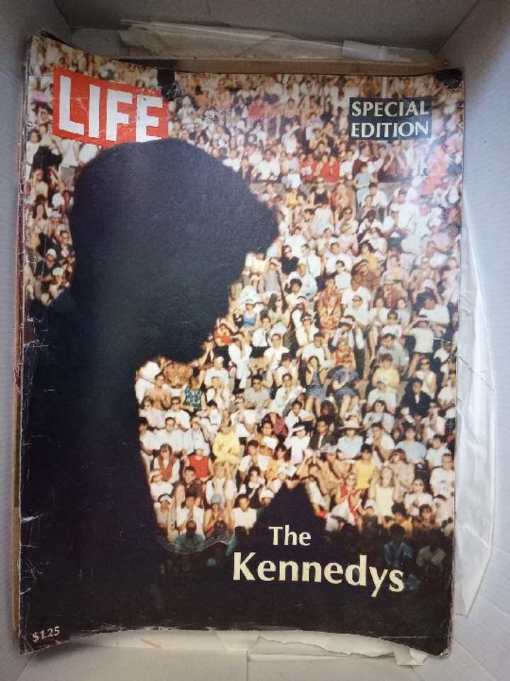 Lot of JFK  History in magazines - photo 3