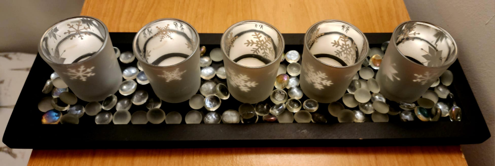 Candle Holder with 5 Frosted Snowflake Glasses