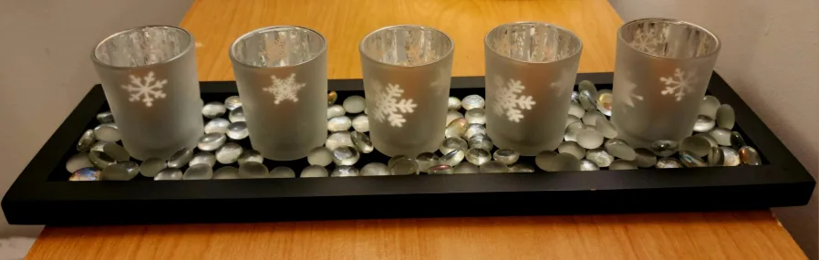 Candle Holder with 5 Frosted Snowflake Glasses image indicator(2)