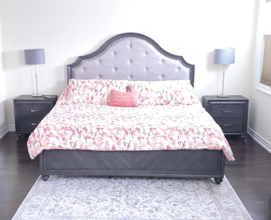 King-bedroom Set: mattress, box and lamp free