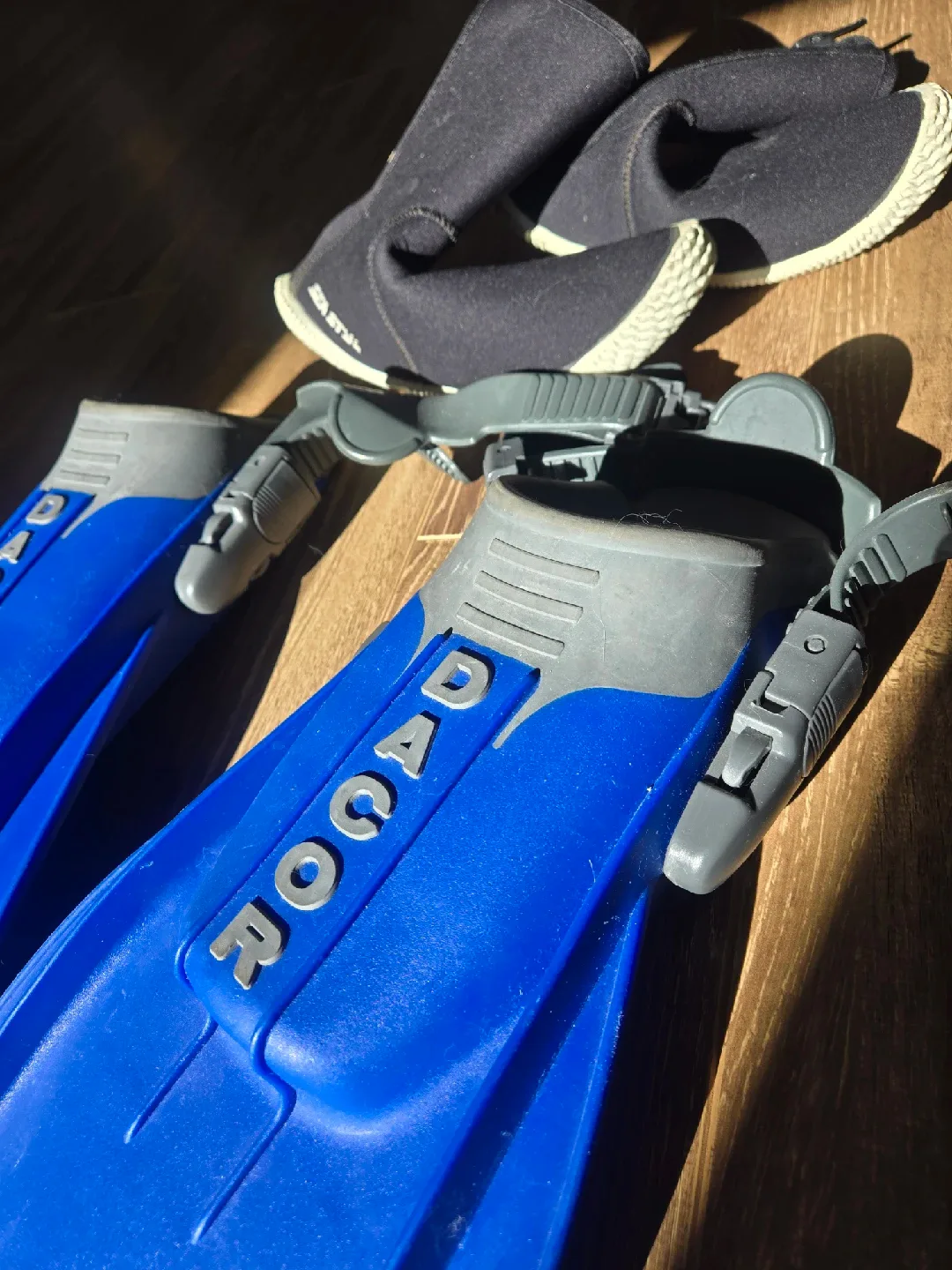 Dacor Pursuit Blue Diving Fins and zippered boots image indicator(4)