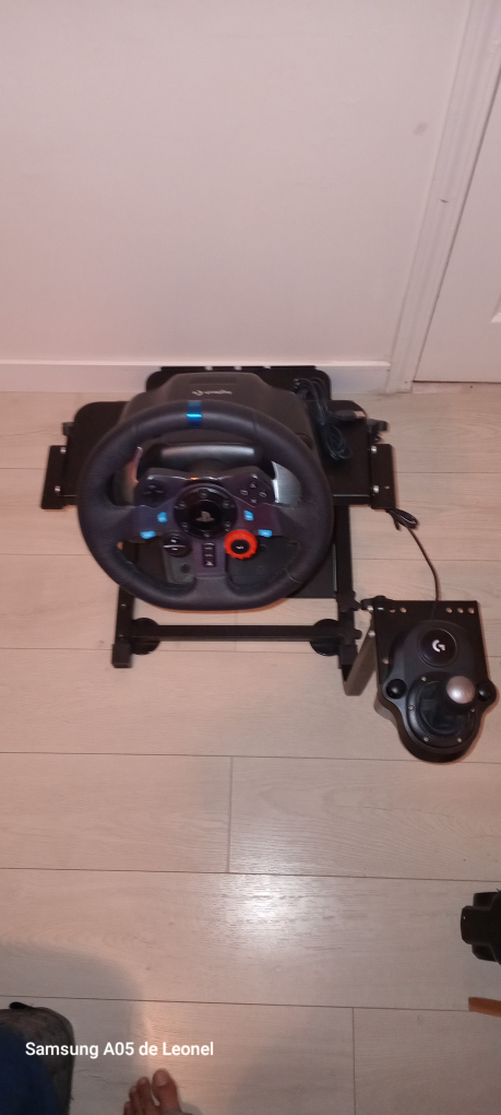 Logitech G923 Racing Wheel & Shifter - photo 4