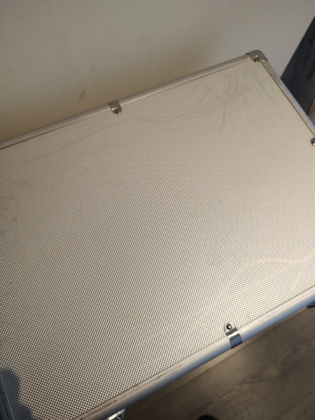 Three Hongwa DVD, Blue -Ray Aluminum Storage/Carrying Cases image indicator(3)