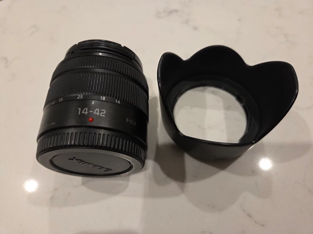 Panasonic Lumix G7 Camera + 2 Lenses image indicator(2)