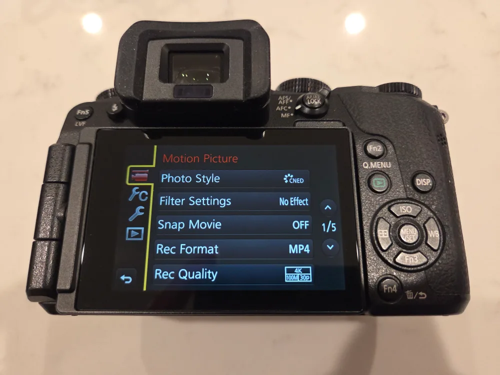 Panasonic Lumix G7 Camera + 2 Lenses image indicator(6)