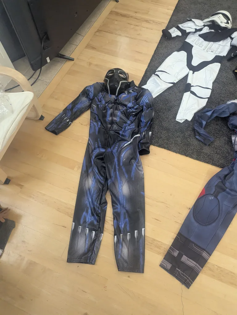 Assorted Kids' Costumes - Mario, Luigi, Yoshi, More! image indicator(10)