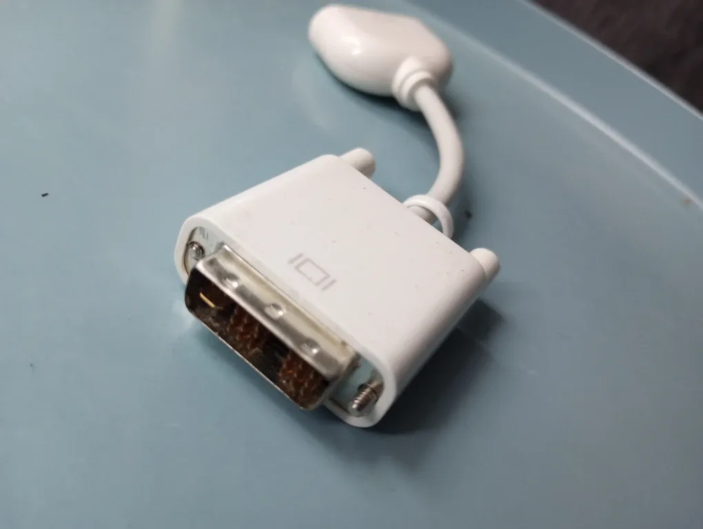 Apple VGA DVI Mini Adapter image indicator(2)