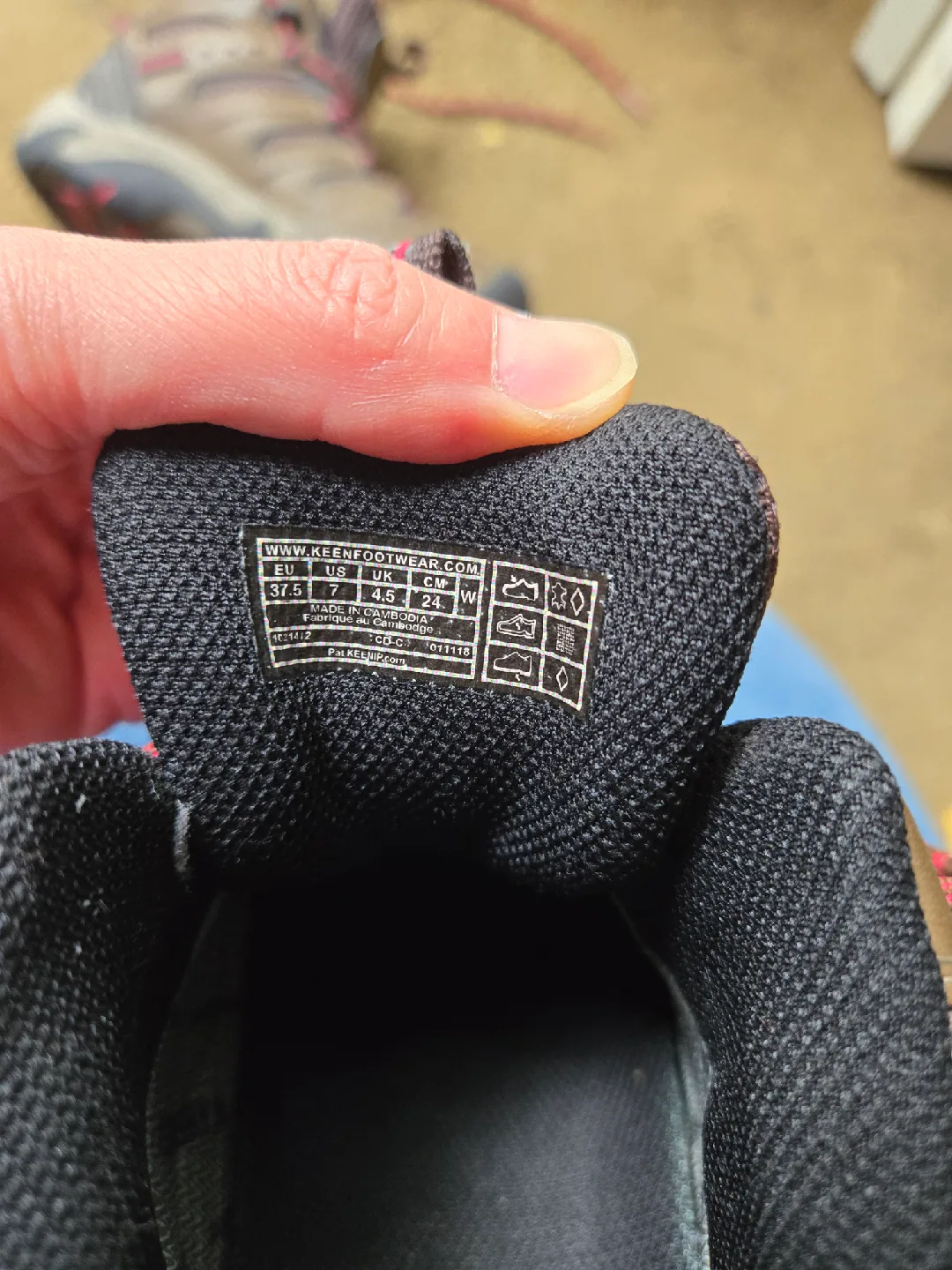 Keen Waterproof Hiking Boots Size 7 image indicator(4)