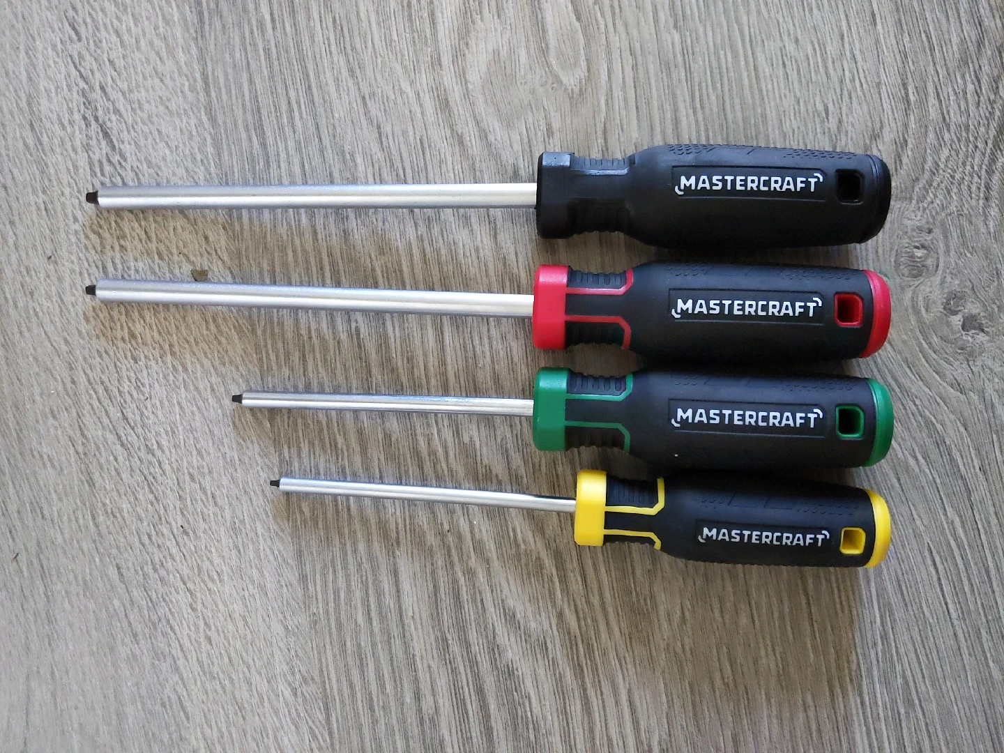 Mastercraft Screwdriver Set (4) plus 1 travel size screw driver