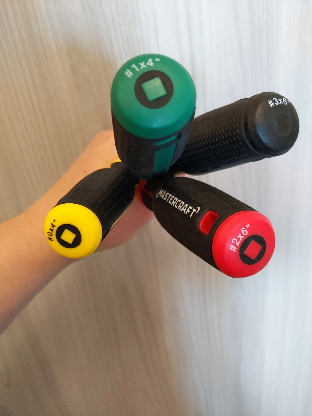 Mastercraft Screwdriver Set (4) plus 1 travel size screw driver - photo 3