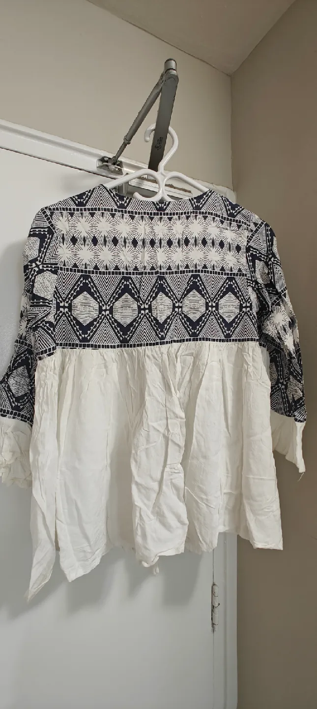 U&K Women's Top - Size M image indicator(6)