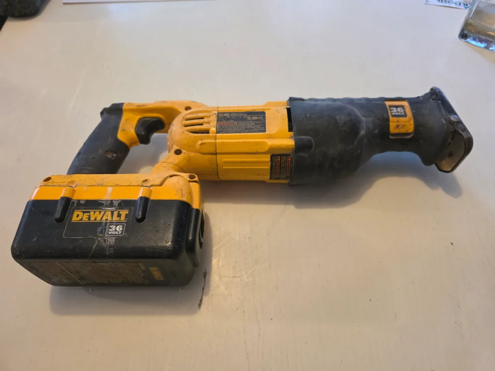 DeWalt DC305 Variable Speed Reciprocating Saw image indicator(3)