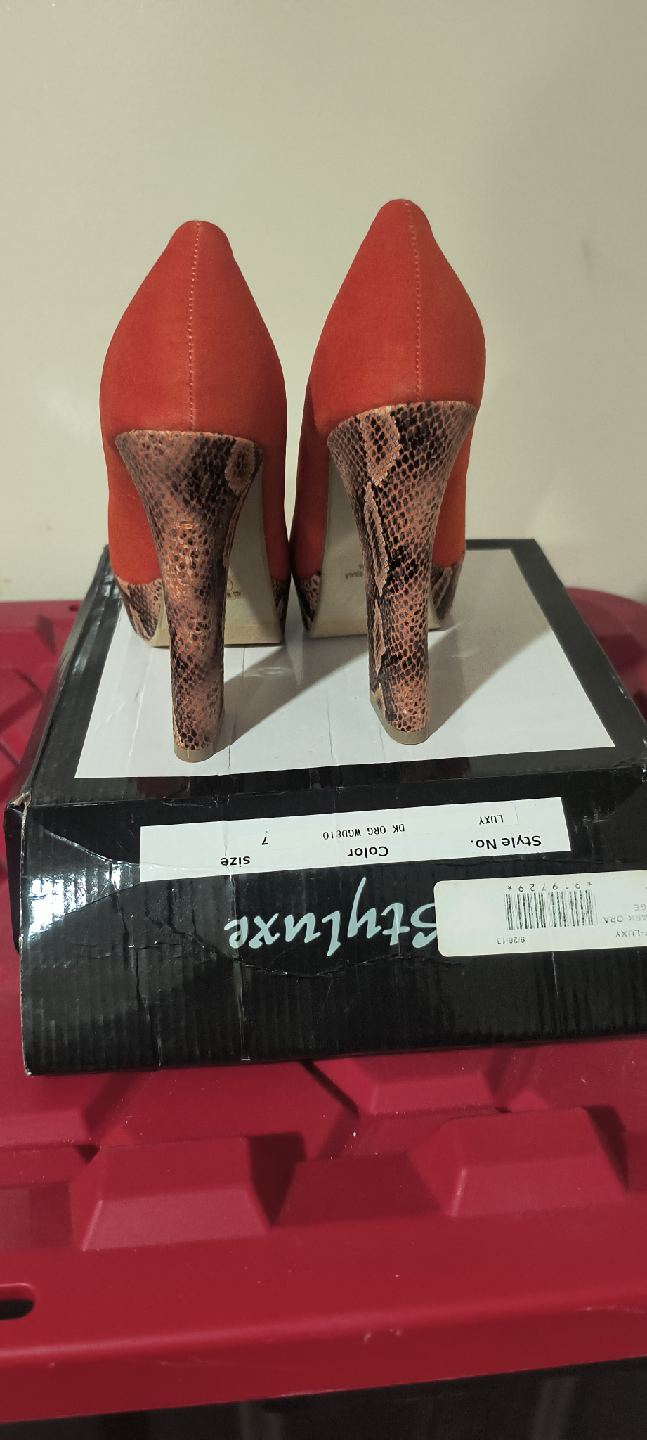 StyLuxe Red Heels - Size 7 - photo 2