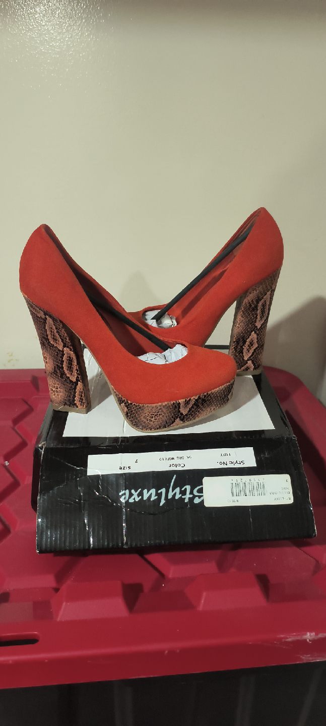 StyLuxe Red Heels - Size 7 - photo 3