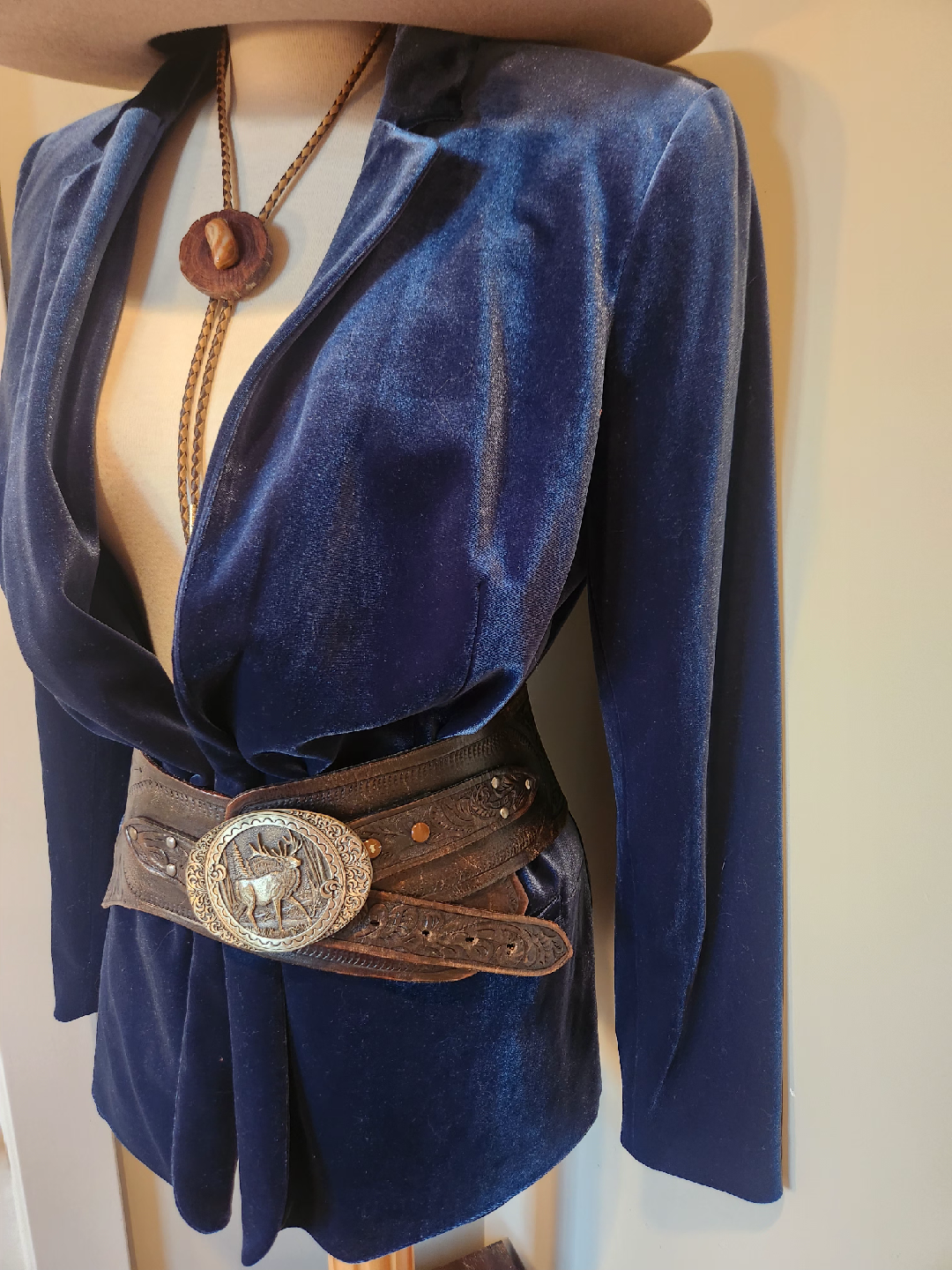 Vintage Blue Velvet Blazer size 16/18 belt not for sale - photo 5