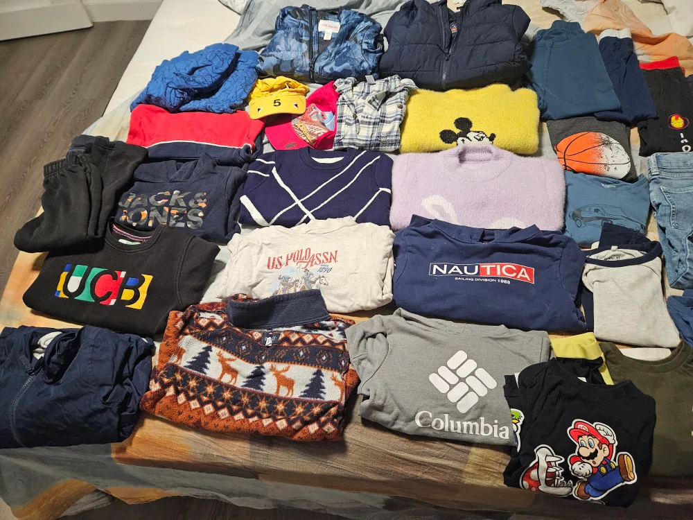 Mixed Kids Clothing Bundle image indicator(5)