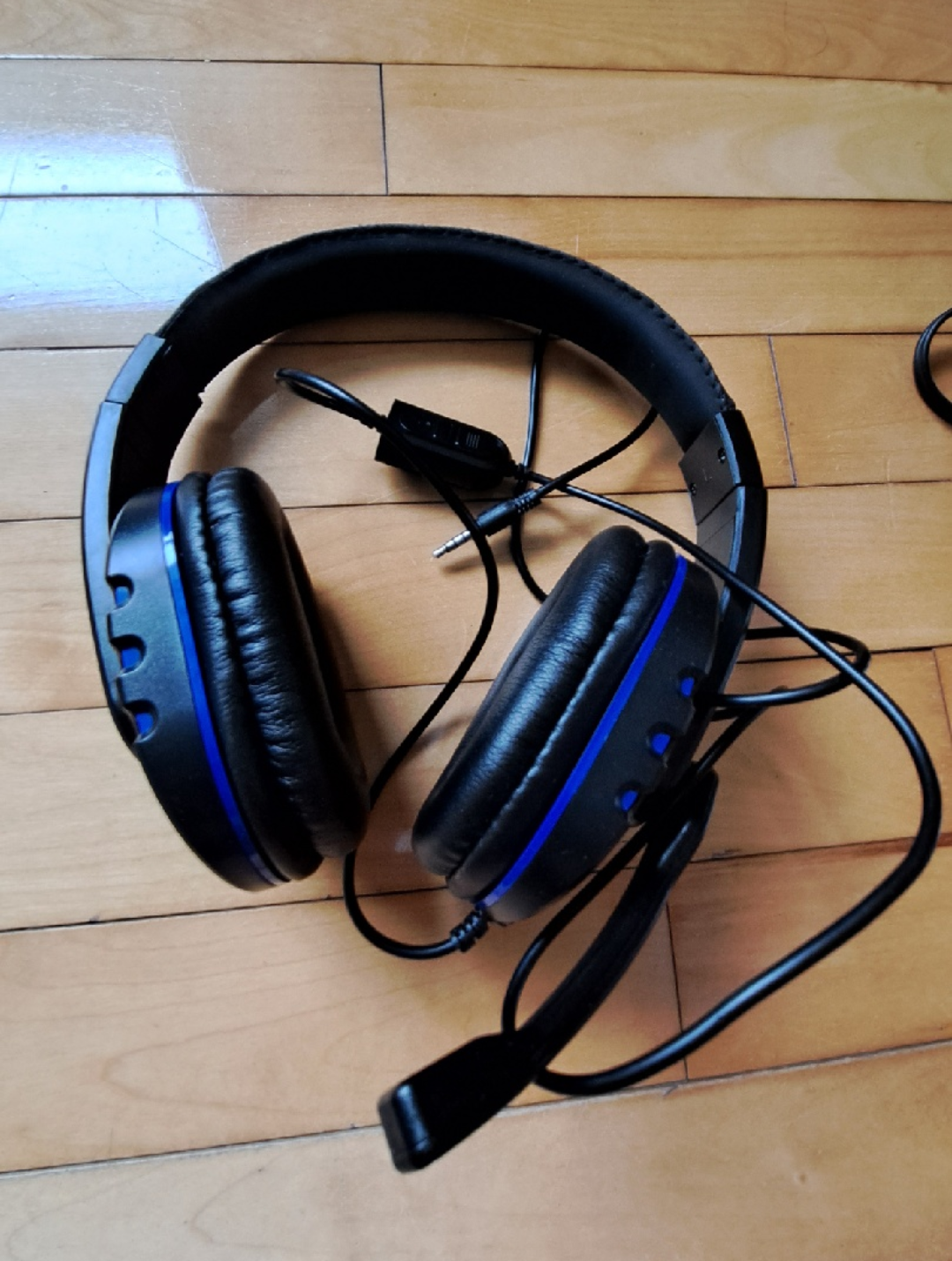Gaming Headset - Black with Blue Trim - photo 2