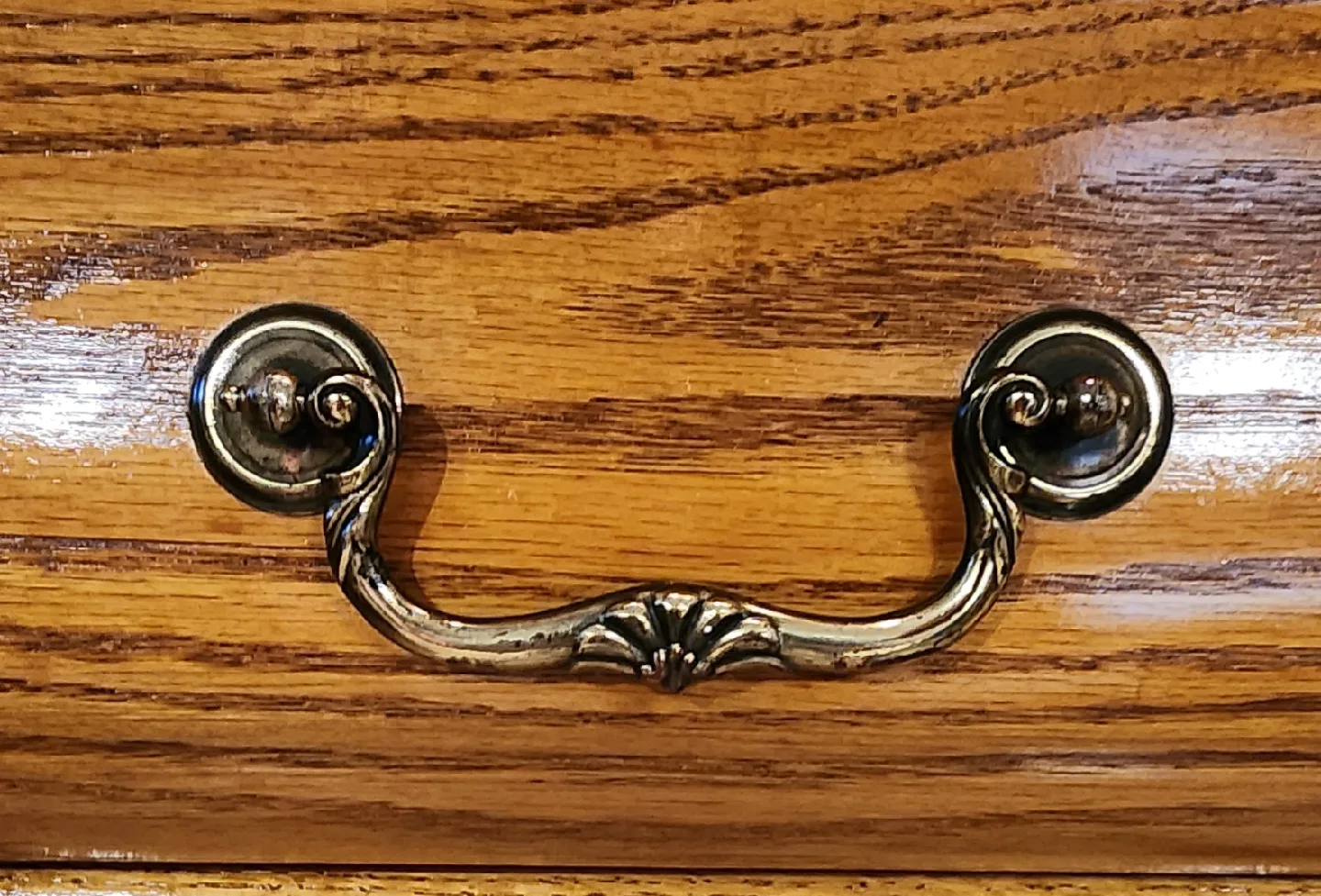 Solid Oak Hutch & Buffet – Lighted Display image indicator(6)