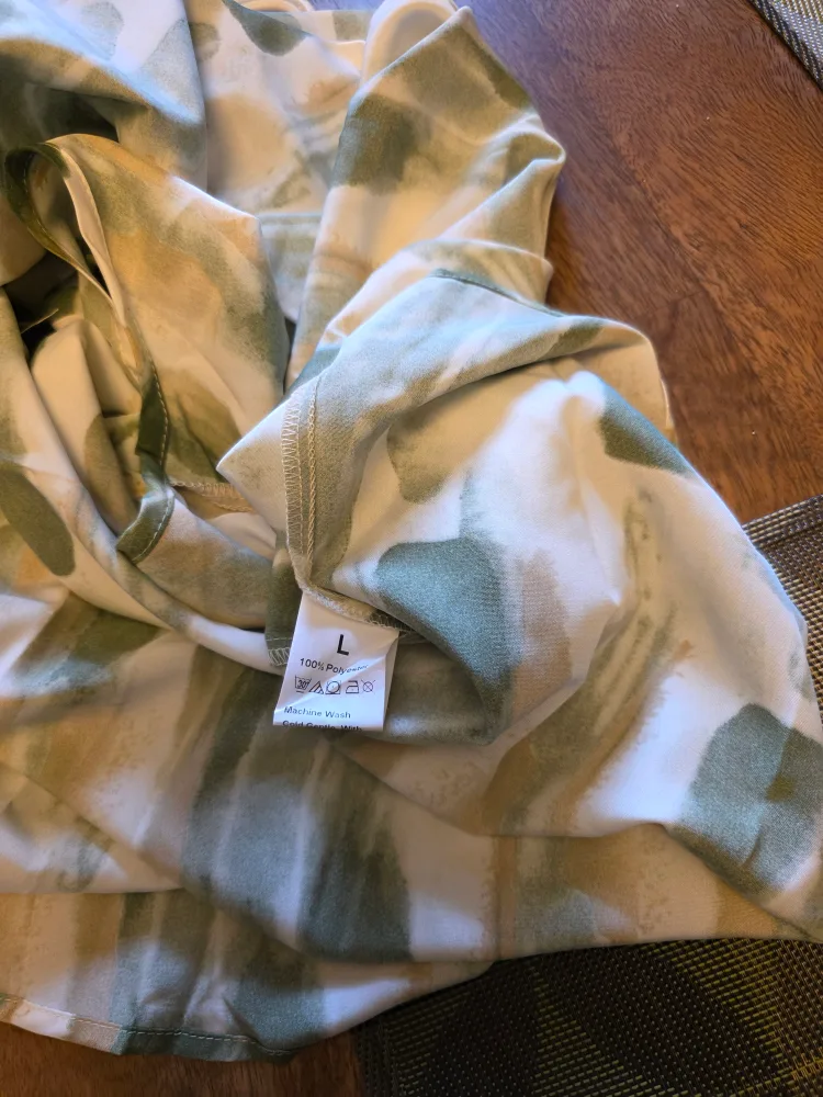 Abstract Print Halter Dress - Size L image indicator(3)