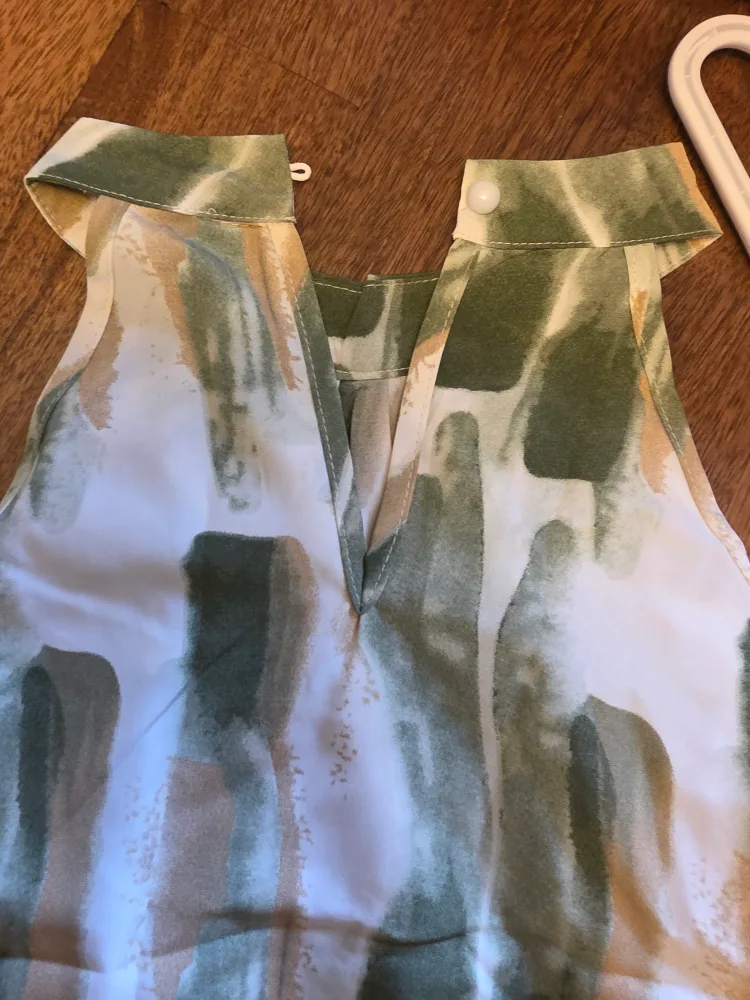 Abstract Print Halter Dress - Size L image indicator(4)