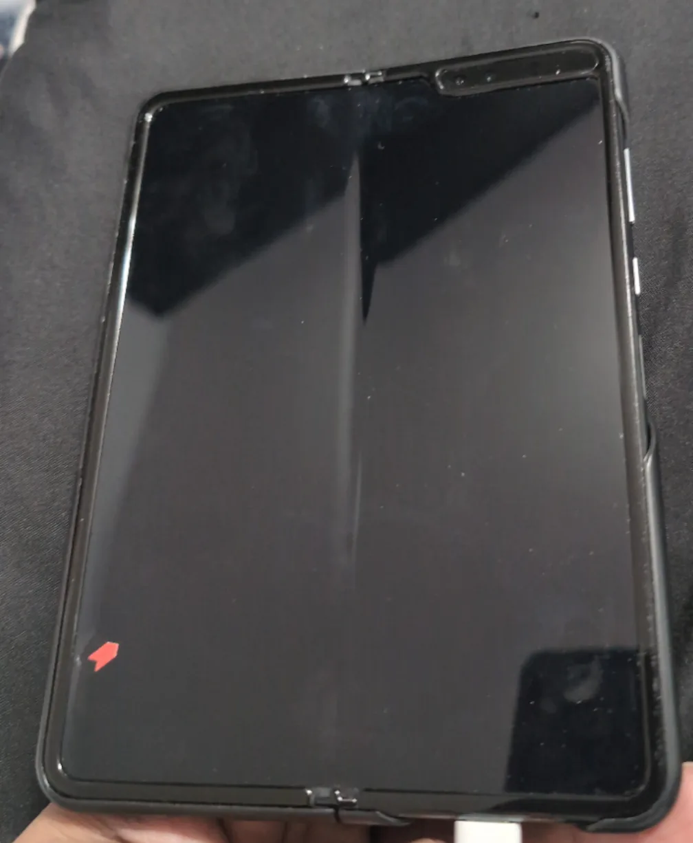 Samsung Galaxy Fold with Leather Case image indicator(2)