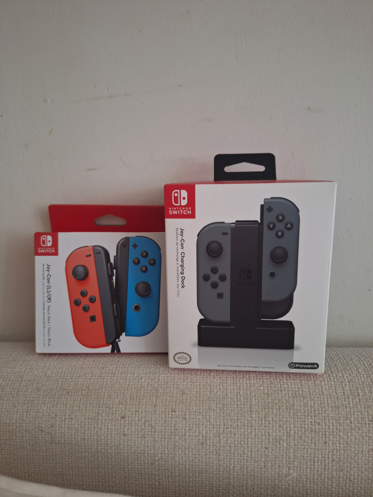 Nintendo Switch Joy-Con & Charging Dock