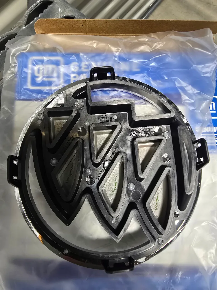 New GM Buick Grille Emblem image indicator(3)