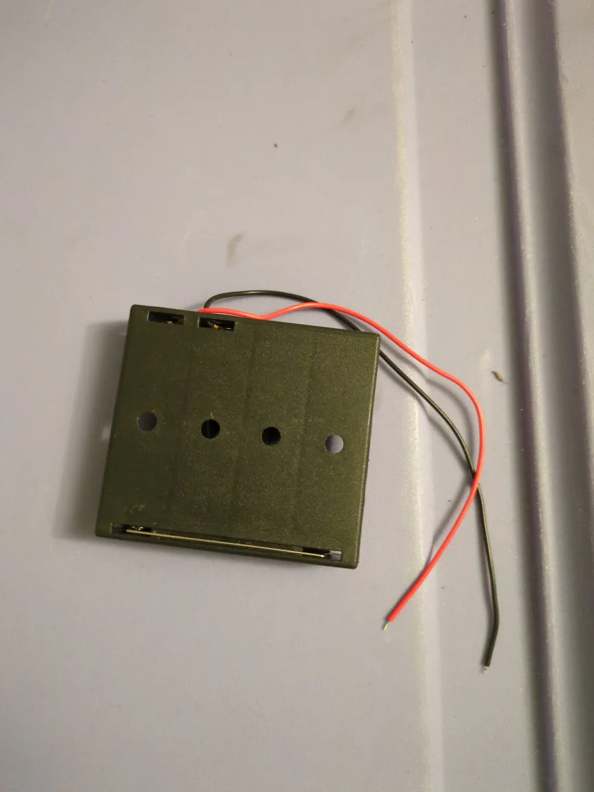 Battery Holder for 4 AA Batteries image indicator(2)