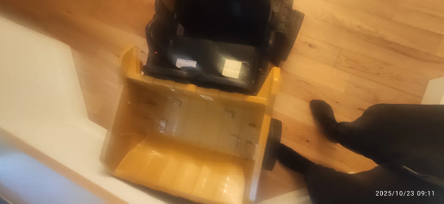 CAT Ride-On Dump Truck - Yellow image indicator(5)