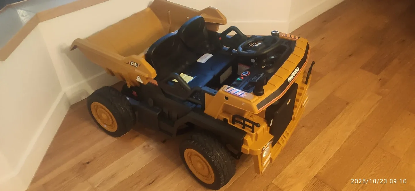 CAT Ride-On Dump Truck - Yellow image indicator(8)