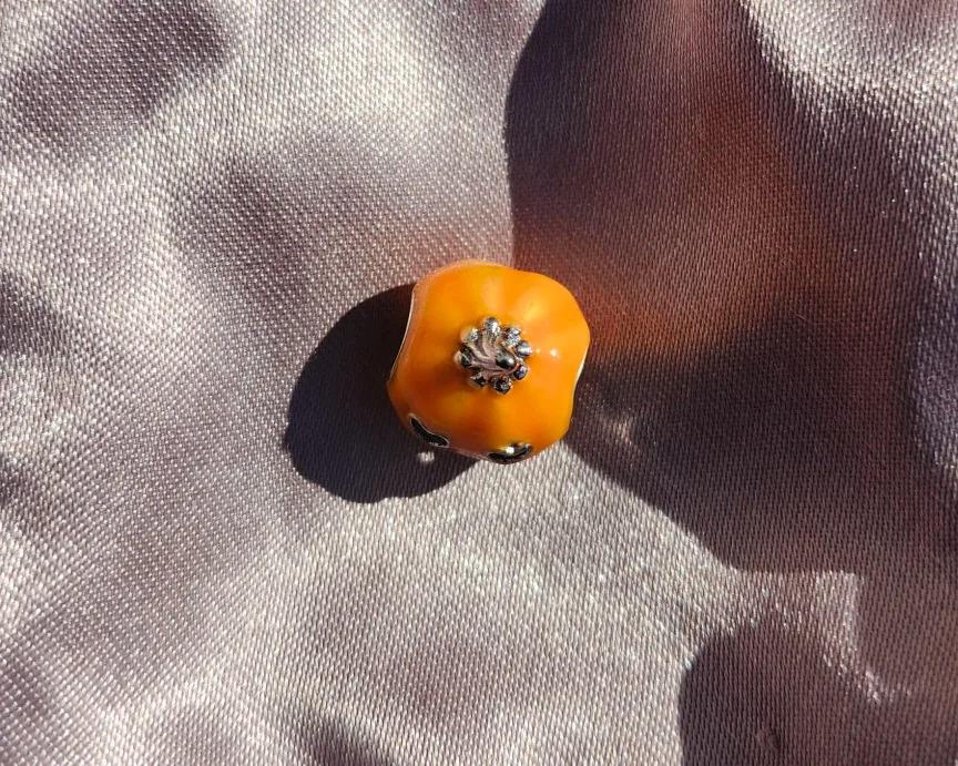 Glow in the Dark Pumpkin Charm image indicator(2)