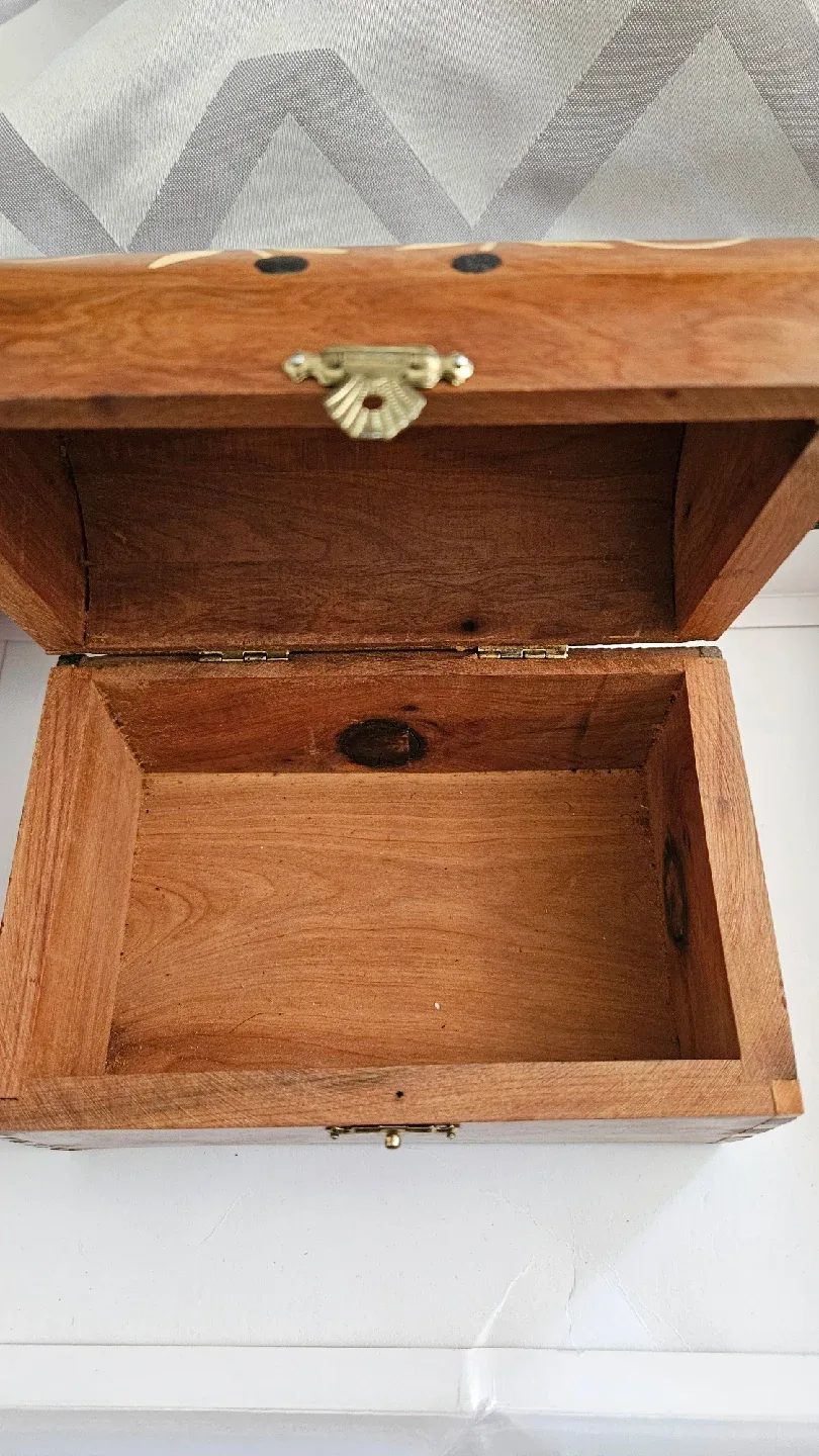 Decorative  Handmade Moroccan Wooden Box image indicator(4)