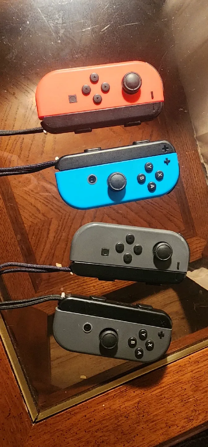 Nintendo Switch Joy-Cons (4)