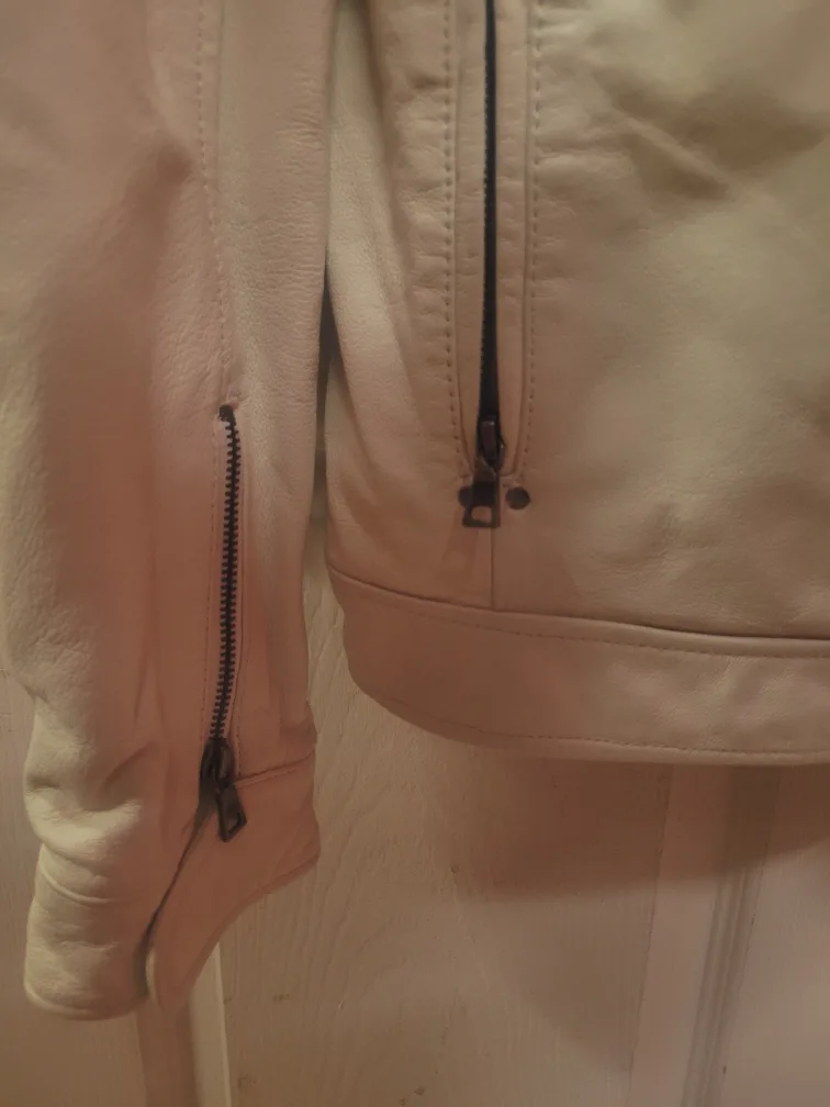 Danier White Leather Jacket w/ Hood - Size M image indicator(6)