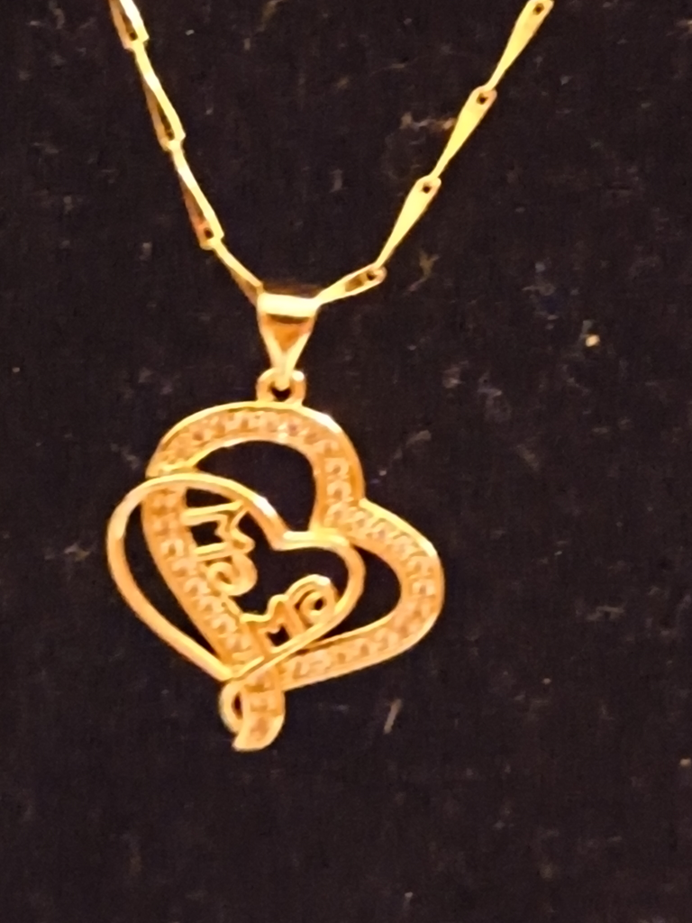Gold 'Mom' Heart Pendant Necklace